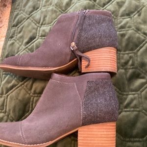 Tom’s suede/flannel boot